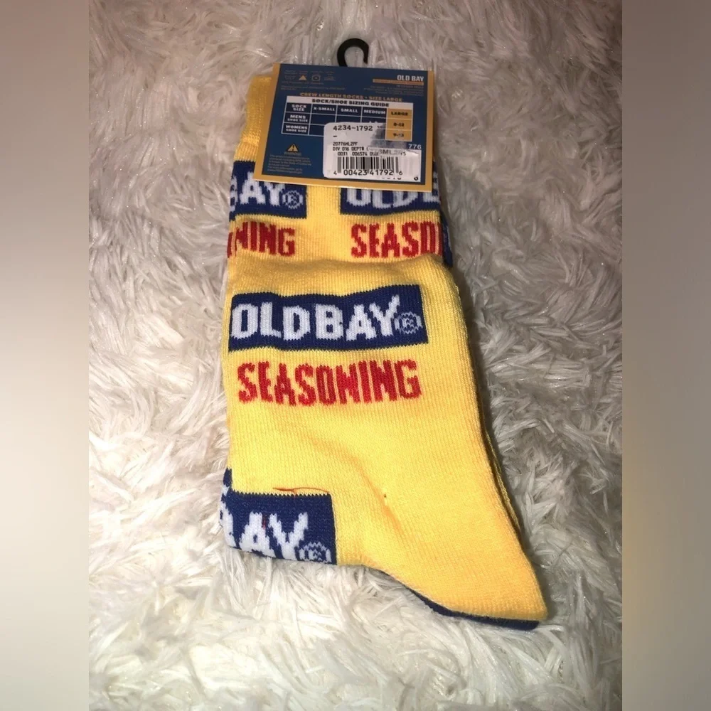 🦐🧅🧄OLD BAY Seasoning Blue and Yellow Crew Socks size Large NWT🧄🧅🦐